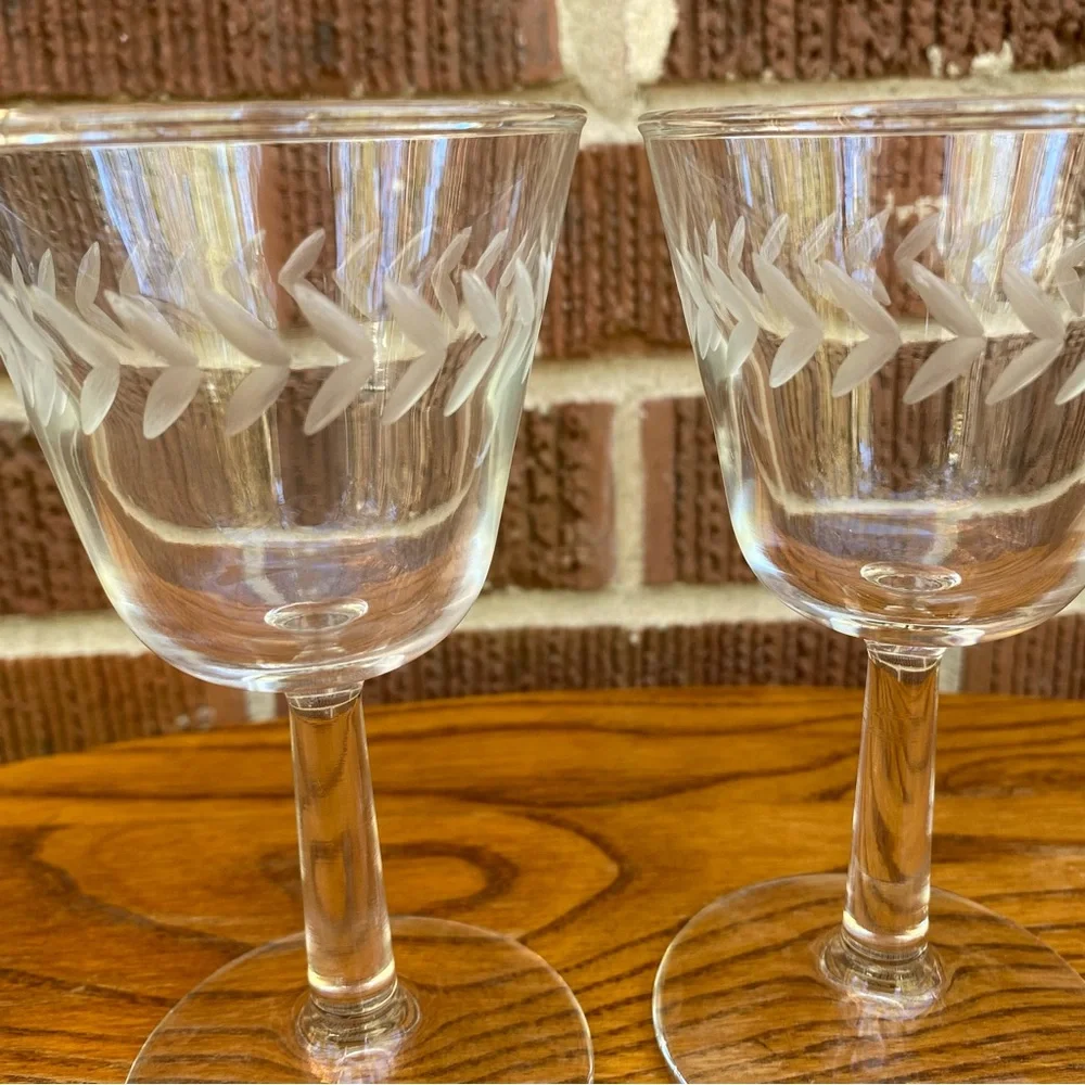 Anchor Hocking Vintage Etched Laurel Cordial Cocktail Glasses Set of 2